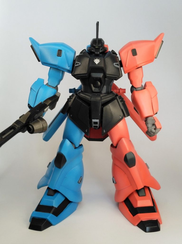 大腿の幅増し・延長、それに伴い上腕前腕も延長。脛フレアと足首をポリパテ等で左右非対称化。