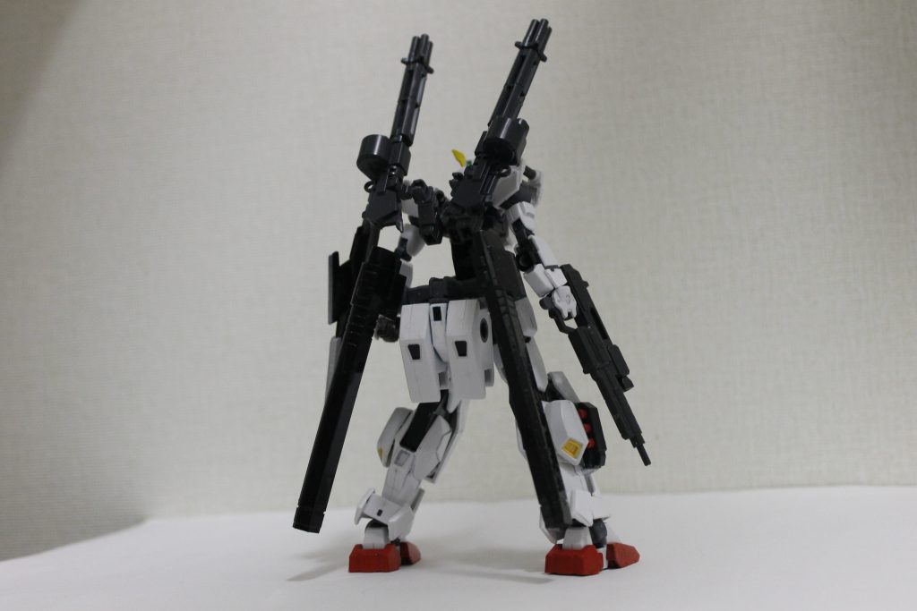 背面ソードオーダーの時に剣を懸架していた腰のパーツを流用してキャノン砲を装備しています。