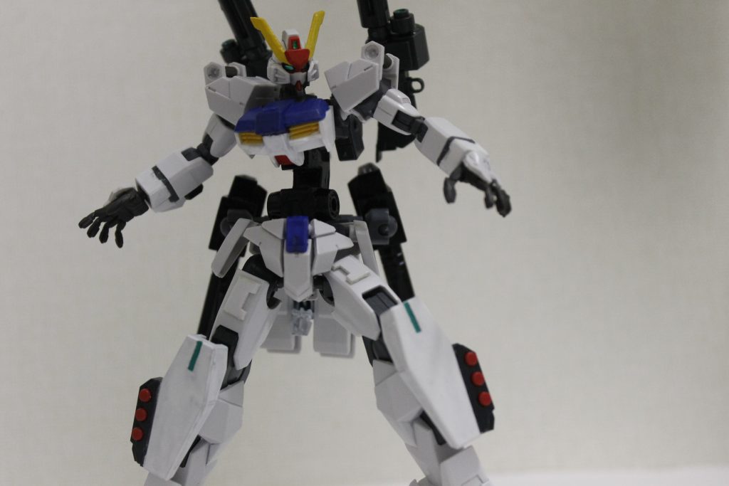 脚部装甲センサーを内蔵し、側面にハンドグレネード(FAUCのを切断して流用)を装着してます。