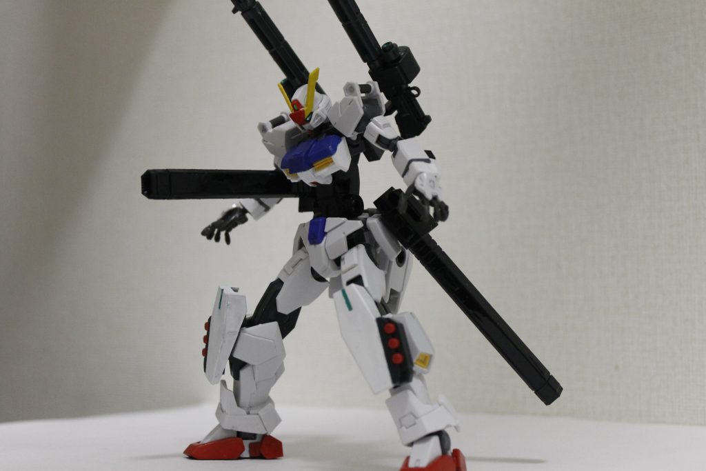 レールキャノン腰から脇に回して発射態勢をとる装備。元はバクゥです。