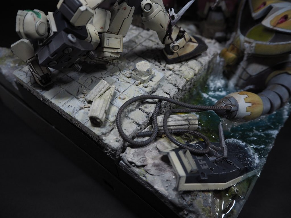 神殿の柱と残骸など小物は紙粘土で作りました。