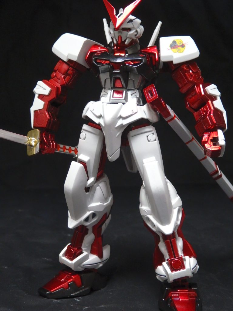 一旦『パチ組み全塗装』で組みあげましたが、ひざの合わせ目が目立ったので、合わせ目消しをしました。難しい塗り分け箇所は省略しちゃいました。