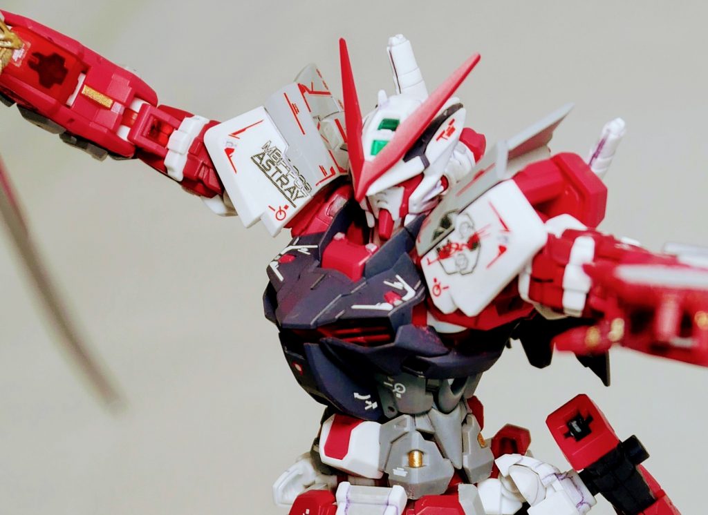 剣を持たせるとかっこいいポーズがガシガシきまります。構えはでたらめですが。