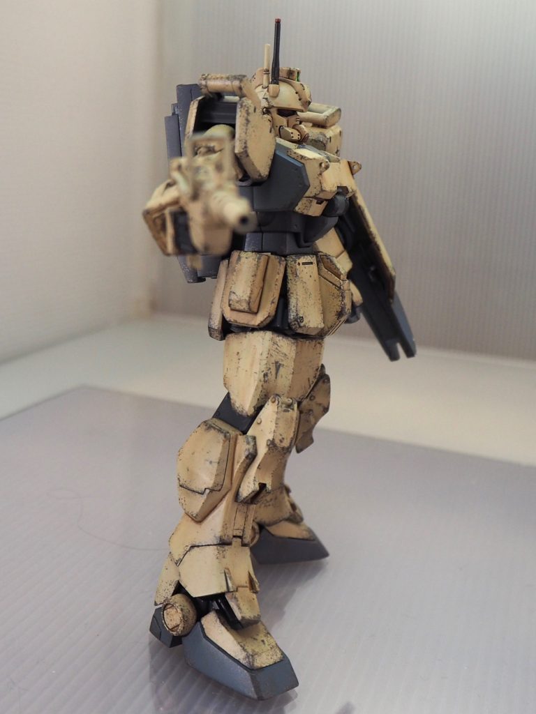 合わせ目消し、全体ヤスリがけ面出しサフラッカーにて塗装エナメル塗料にて墨入れ、細部塗り分け。水転写デカールや転写デカール貼つや消しトップコートウェザリング陸ジム、陸ガンとカラーを合わせて制作しています腕部の合わせ目は処理脚部の合わせ目は対称にスジボリを入れて違和感がないようにしています手首がゆるいですが、仕様みたいですhttps://page.auctions.yahoo.co.jp/jp/auction/k525992402