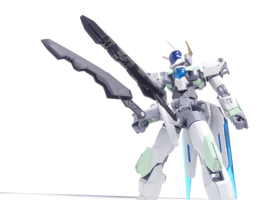 実は爪部分などは3ミリ穴になっているのでこんなことも・・・上手く使うと多脚支援メカっぽくなりそう。