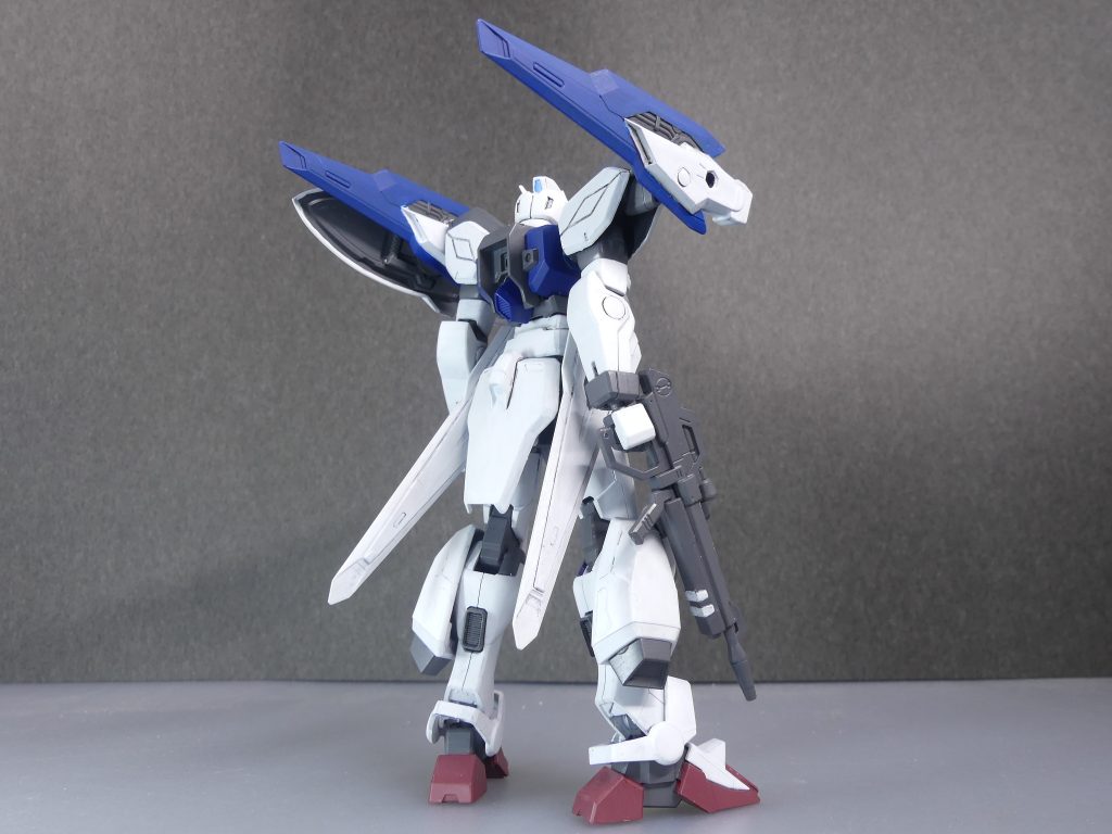 後ろから。肩後ろにはプラ板を貼っていませんが・・・後で使うかも・・・