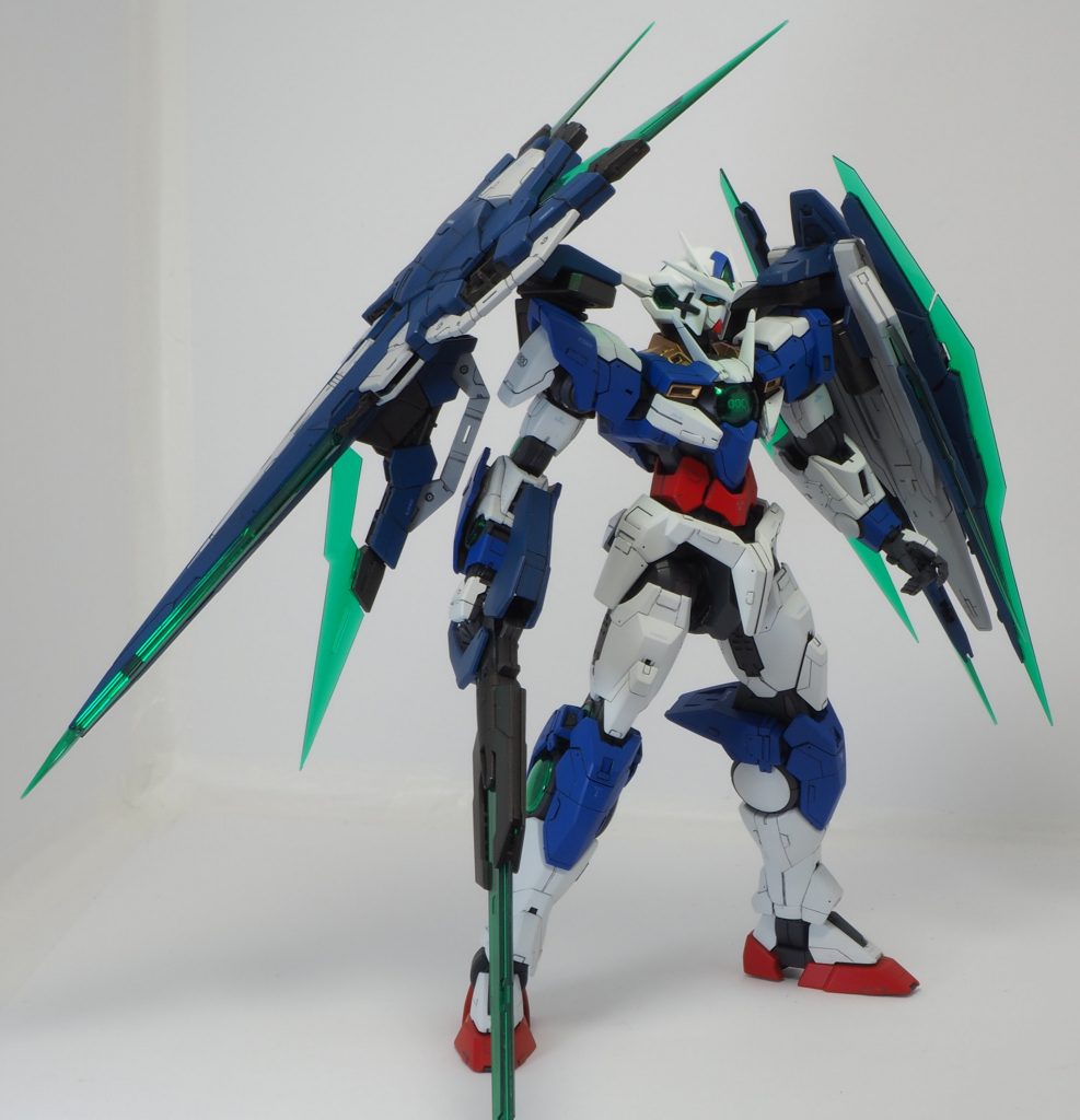 フルセイバーユニットは横方向の薄い面から見ても存在感がハンパないです。コロナ自粛の時間潰しに大きく貢献するボリュームでした。