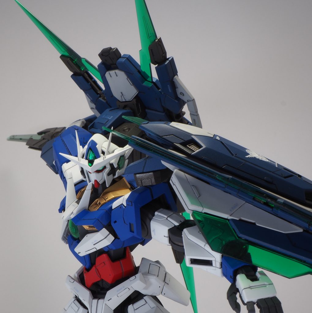 今回ミラーレス一眼で撮影しました。OLYMPUSのPEN-EL9の標準ズームレンズでマニュアル、30mm、F22、シャッター3/10秒、三脚使用でタイマー2秒です。スマホより自然でいい画がとれそうな感じですが、照明や撮影ブースなど今後の課題がどんどん増えてます。何かの沼にはまったな…。