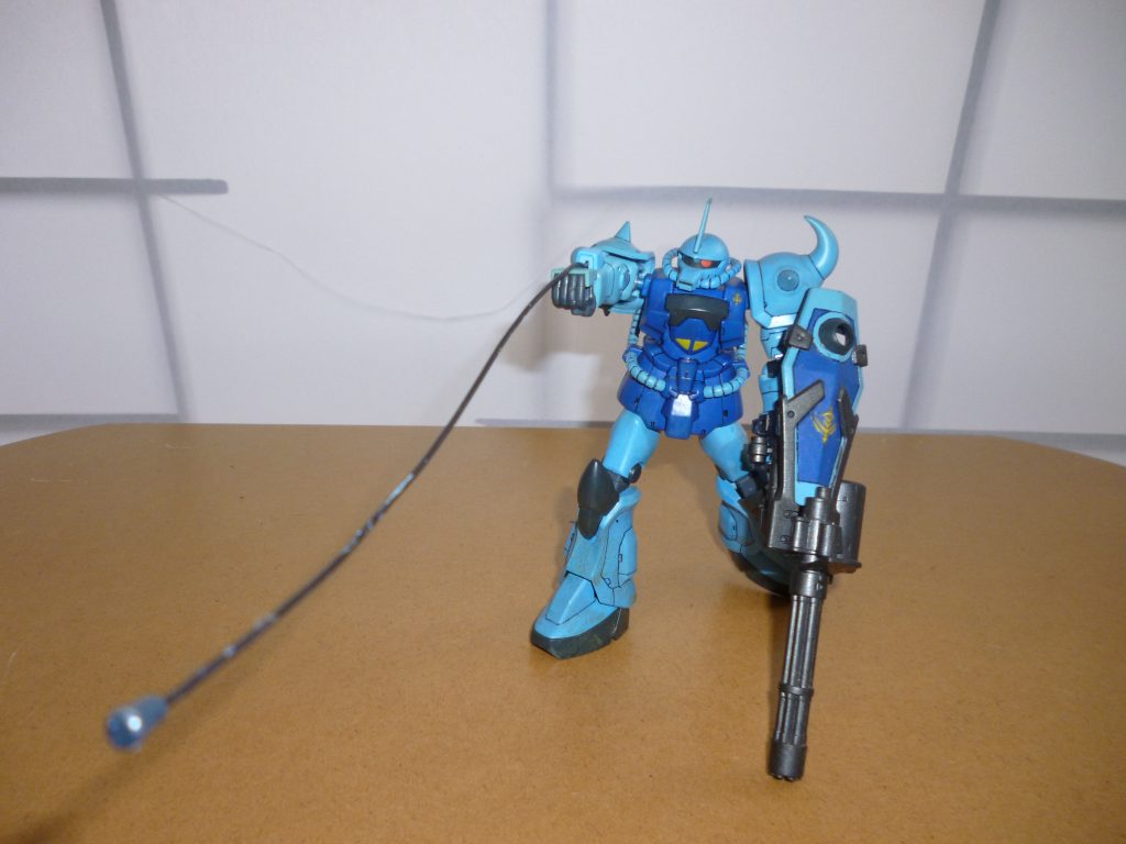 　ヒートロッドです。　リード線なので自由自在に動かせるのは利点ですが、写真のようにまっすぐ射出した状態を再現しようとすると、どうしても下向きにヘタってしまいますね・・・。　では、ここからは改造ヵ所をご覧ください。