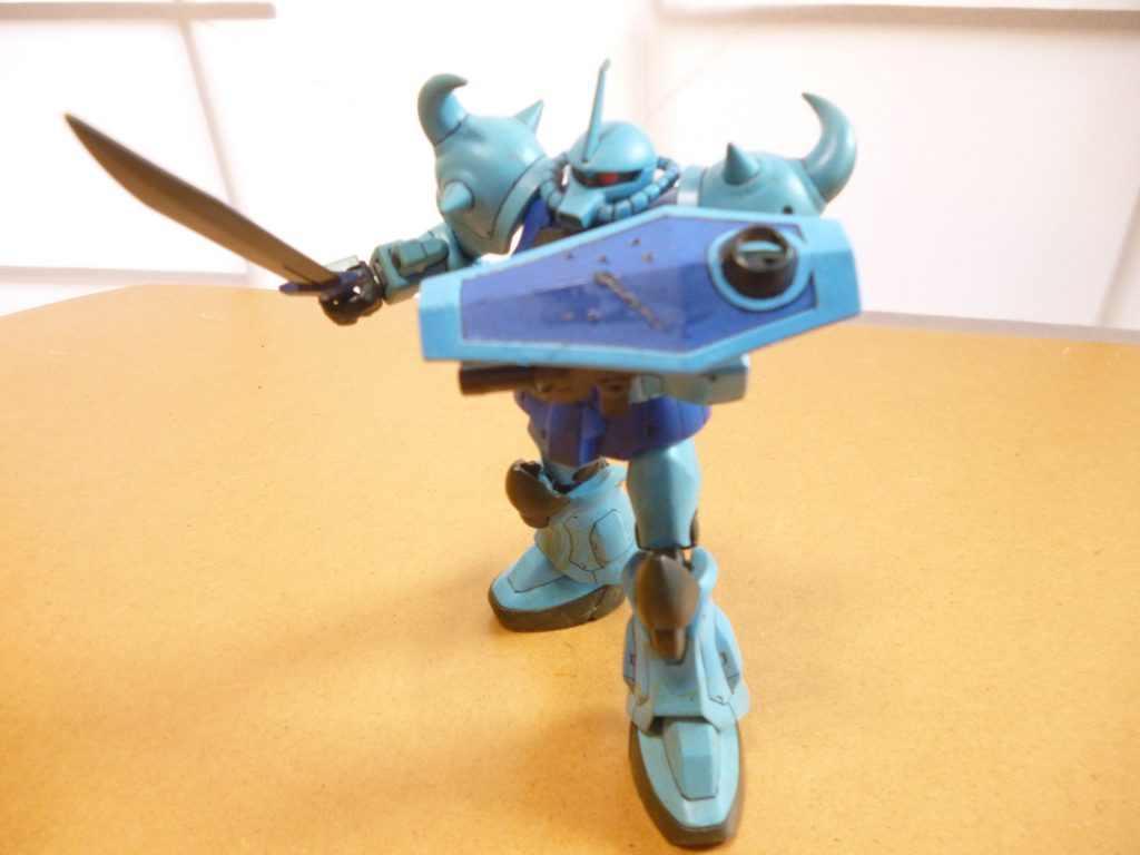 　ダメージ入りのシールドです。　やはり陸戦型のモビルスーツには、こういった表現が似合いますね。