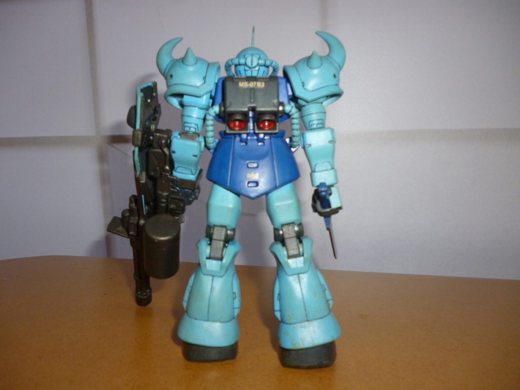 　リアビューです。　そういえば説明が遅れましたが、黒鉄色以外の色を塗った後、ツヤ消しスプレーでトップコートを吹いてあります。　スミ入れは、この頃はまだスミ入れペンオンリーでした・・・。