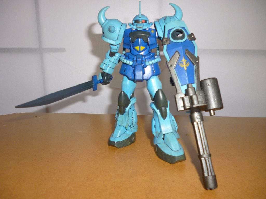 　最後までご覧いただき、ありがとうございました。　新年一発目と言うこともあり、手持ちの完成品の中から比較的メジャーな機体をチョイスしました。　そういえば今年は丑年ですね。意図したわけではありませんが、グフのショルダーアーマーって牛の角みたいですよね。というワケで、２０２１年の幕開けにふさわしい機体なのではないか、と思います（笑）。　ところで、昨年「局地戦闘型ドム」を改造して製作した「プロトタイプ・ドム」のあまりのドムですが、完成度は今日の時点で70％といったところでしょうか・・・。　正月休みでそれなりに作業を進めることが出来ているので、なんとか春までには完成させられそうです。現在募集中のお題企画「2021年最新作」に間に合わせることを目標に、頑張っていきたいと思います。　というワケで、ご興味があれば是非またのぞきに来てください。