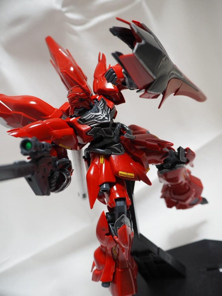 各所エングレービング塗装、Mrカラーシルバーを筆塗→乾燥後にタミヤエナメルを筆塗→ふき取り の工程で実施。