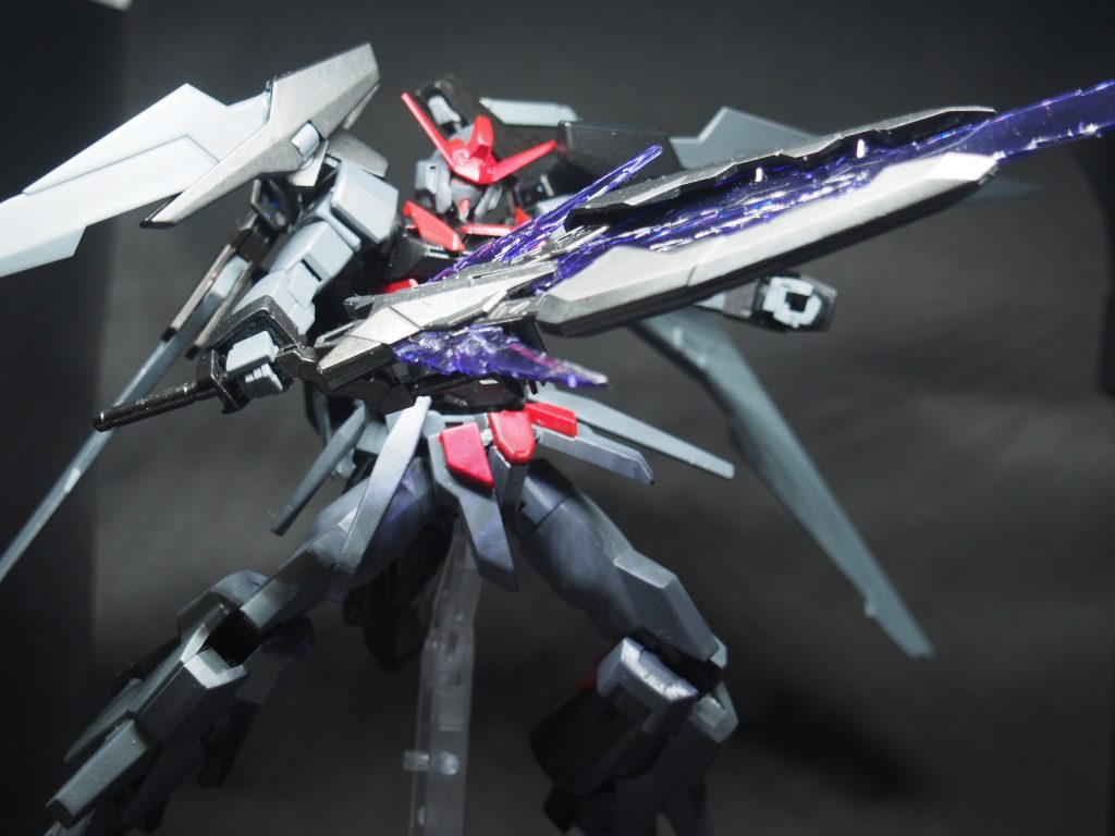 ロストエイジブレイドトライエイジマグナムのトライエイジブレイドをコピーして作られたものしかしあくまでコピーなので大剣のみで、ビームマントは勿論、トライエイジシステムも使用不可能である