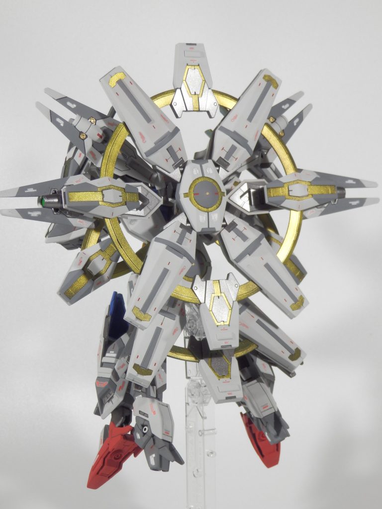 背面ネプテイトウェポンズを腰部分と背中の2か所に装備しています。