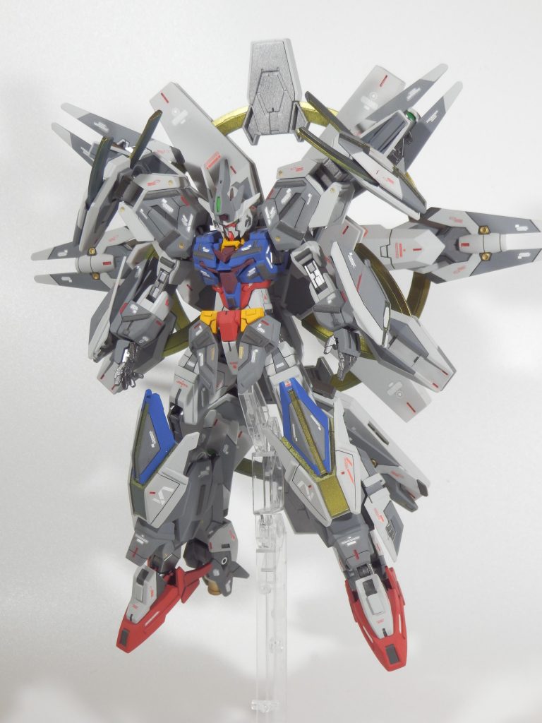 正面作成にあたり、プロヴィデンスガンダムのドラグーンシステムやカラーリングを参考にしました。