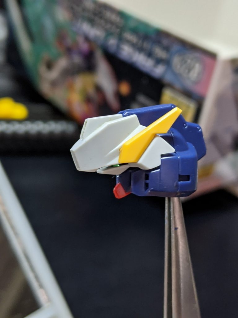 わかりづらいですがモノアイになっています