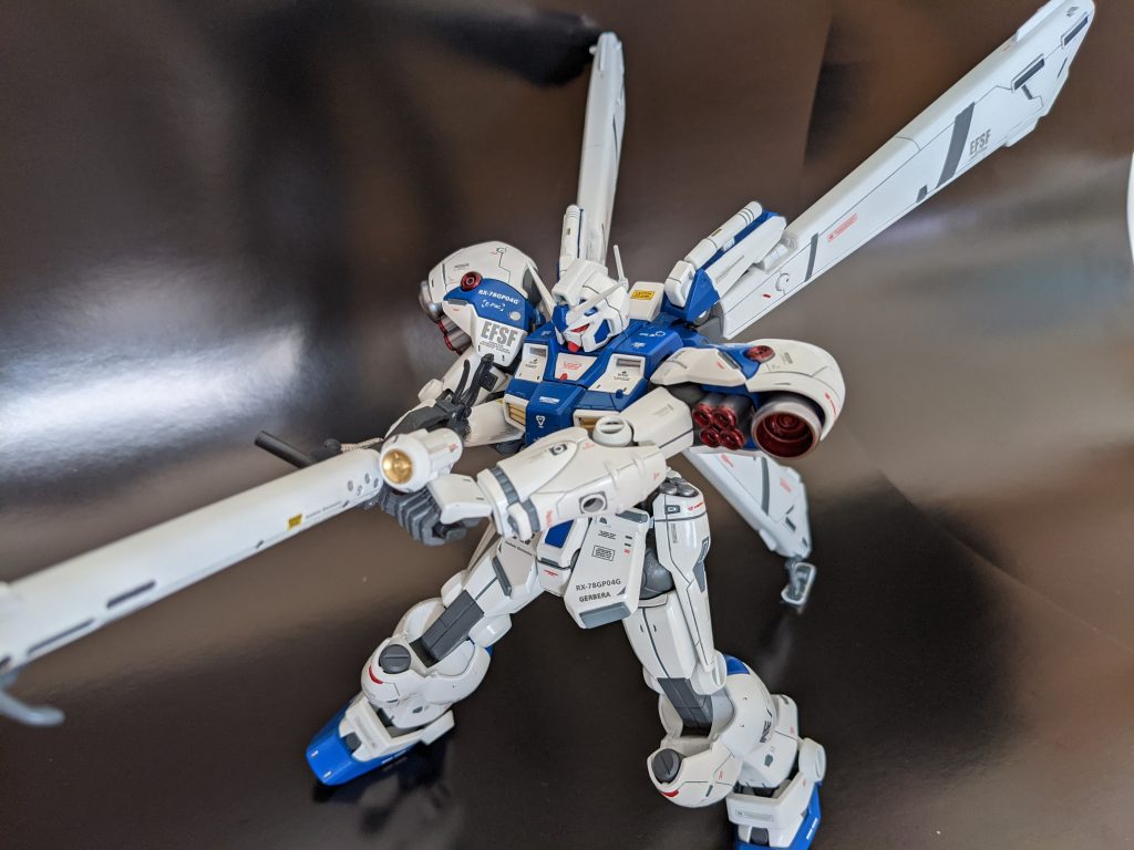 肩のバーニアの質感を出すのに苦労しました。