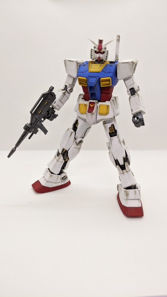 太ももは前をくり抜いて内部が見えるようにしました。膝からすねにかけてのパーツは2つに分けて、すねのパーツは下にずらしました。