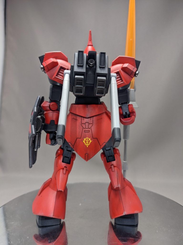 腰のリアアーマーのジオンマークちょっとだけいがんでますデカール貼りは苦手です