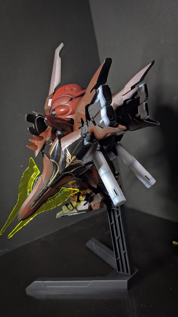 本来ならバックパック部のジェット部分は赤と白ですが、赤で塗ると全体がぼやけるので、背中を引き締めるため黒で塗装。黒と白で対比が出るようにしました！