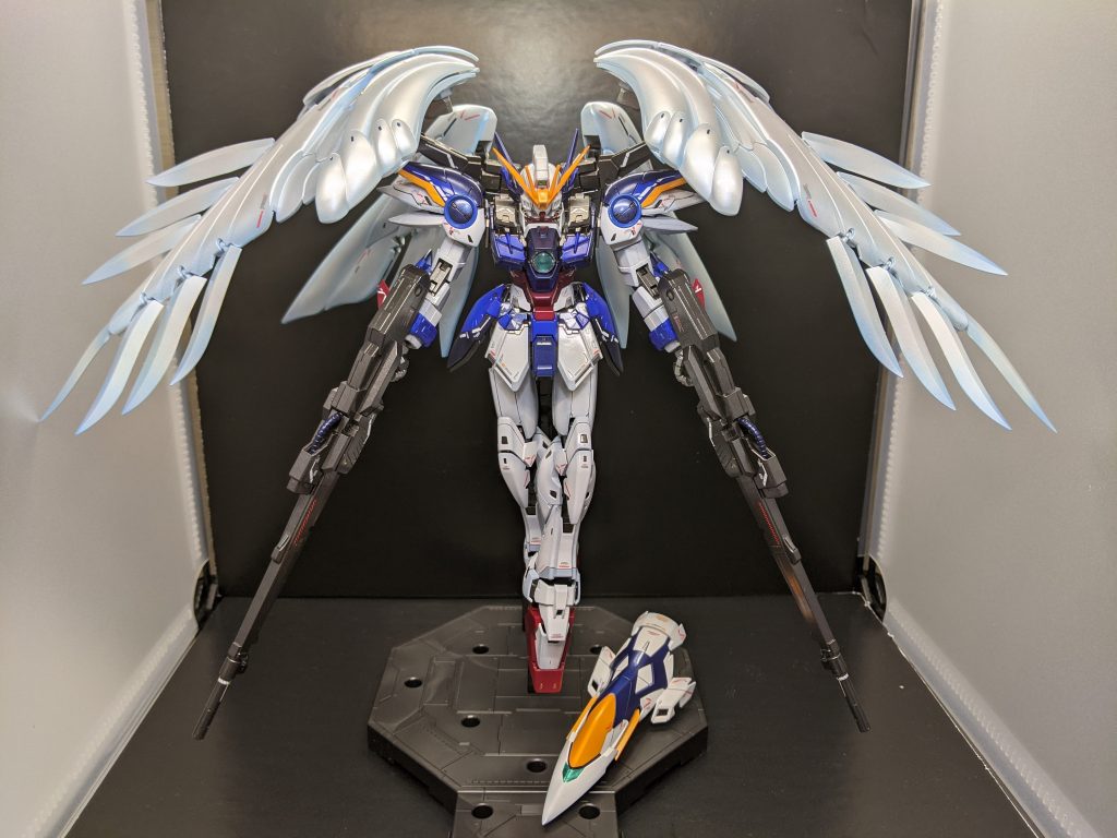 本体白部分以外はガイアノーツのパール系塗料で全塗装、白部分はわかりにくいですがグラデーションにしてます。