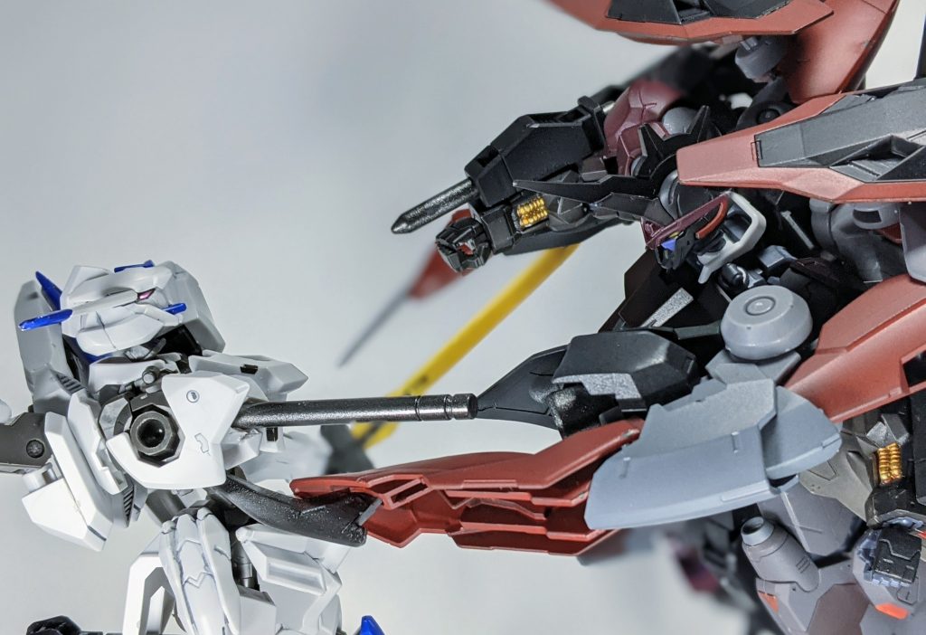 追加でハンドガンとパイルバンカーも装備。