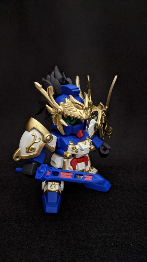 アクリジョンを中心に塗装しました。基本はこんな感じです。金:ゴールド+シルバー青:コバルトブルー+パープル+ベースブルー赤:モンザレッド+ベースレッド黒:ベースグレー+つや消しブラック+ベースブルー白:ベースホワイトにプレミアムガラスパールでコーティング