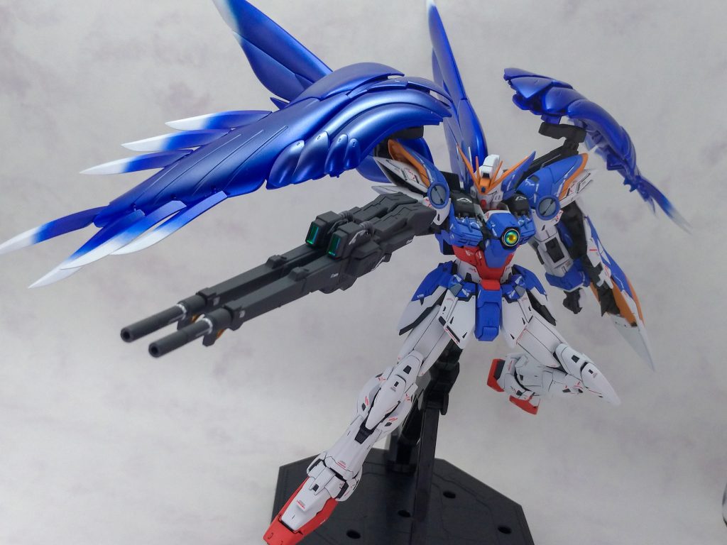 胸部ゼロシステムには、ハイキューパーツ・VCドーム(グリーン)とSPプレートの6mmサイズを使用しています。また写真では見えづらいですが、頭部・前腕部・バスターライフルのセンサー部などのホイルシールを貼る部分にはハイキューパーツのオーロラグリーンシールを貼っています。