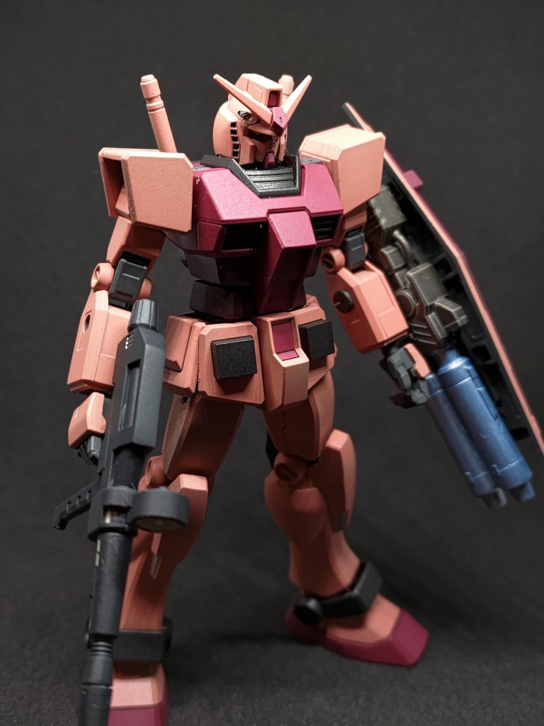 火力強化シールドに対艦ビームキャノンを装備ビームライフルの3倍の威力があるが、粒子貯蔵量はライフルと同じで消費量は3倍なので5射で弾切れとなる弾切れ時にはパージ可能