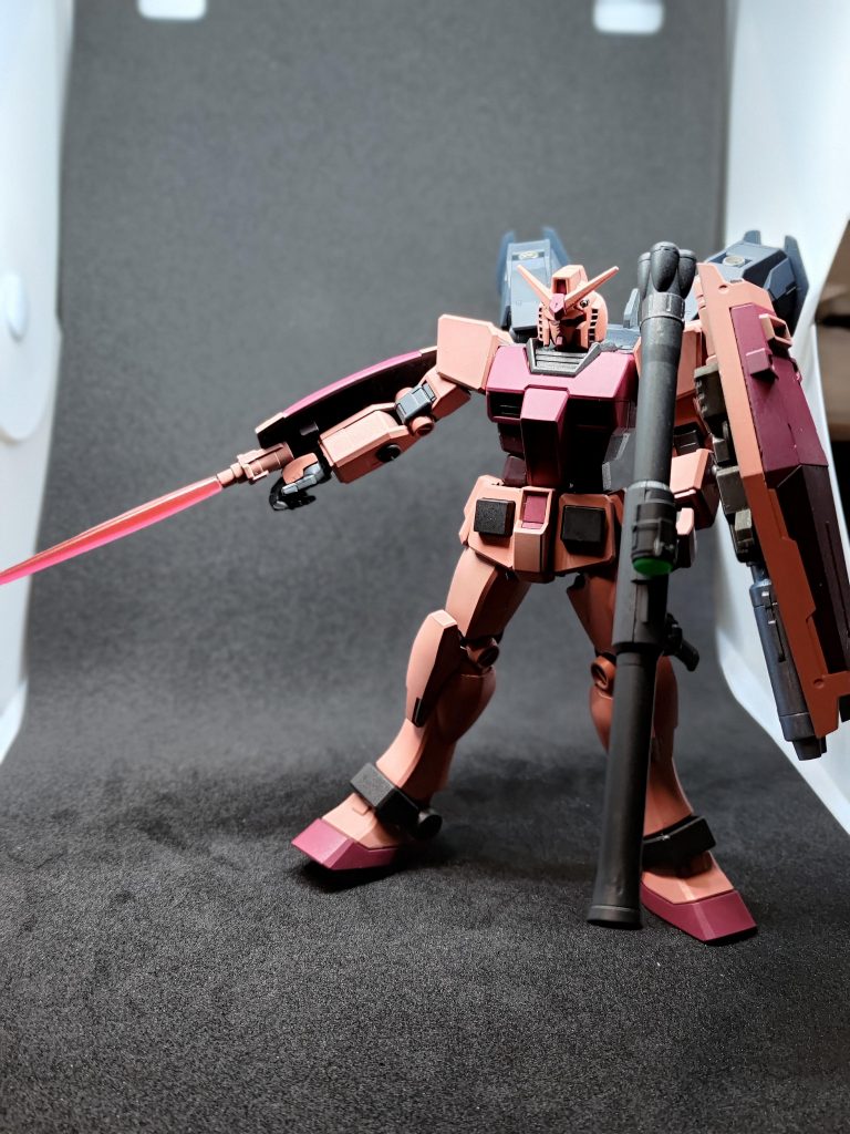 バックラーサーベルからサーベルを発振弾切れとなった武装から投棄してしまうので、キャノンと一緒にサーベルもパージしてしまうという問題が発生したのでフェイルセーフ用の装備さてシャアと言えば高機動的なイメージでジュピータヴのバックパックを使ってしまったが、ジュピータヴ自体はどうするかなぁ・・・