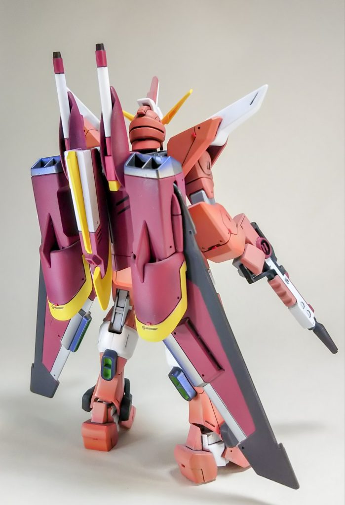 このキットは今のキットに比べると塗り分けや合わせ目消しが大変でした。