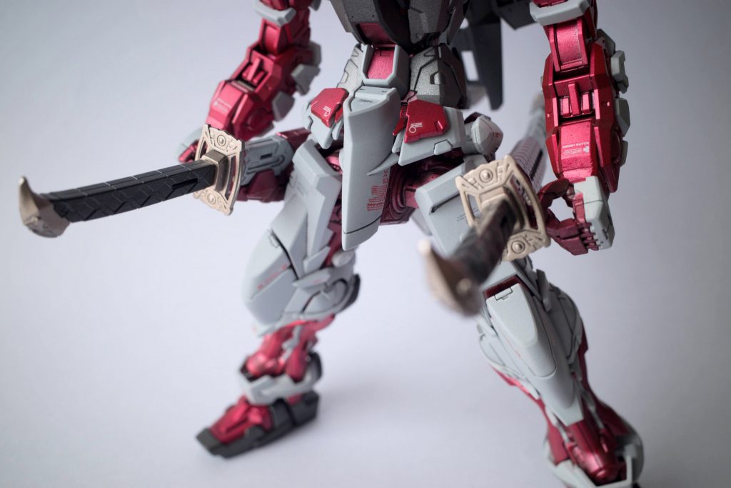 ガーベラストレートとタイガーピアス。金のパーツはカッパーにしたら丁度良い金色加減になりました。胴は焼鉄色がぴったり。