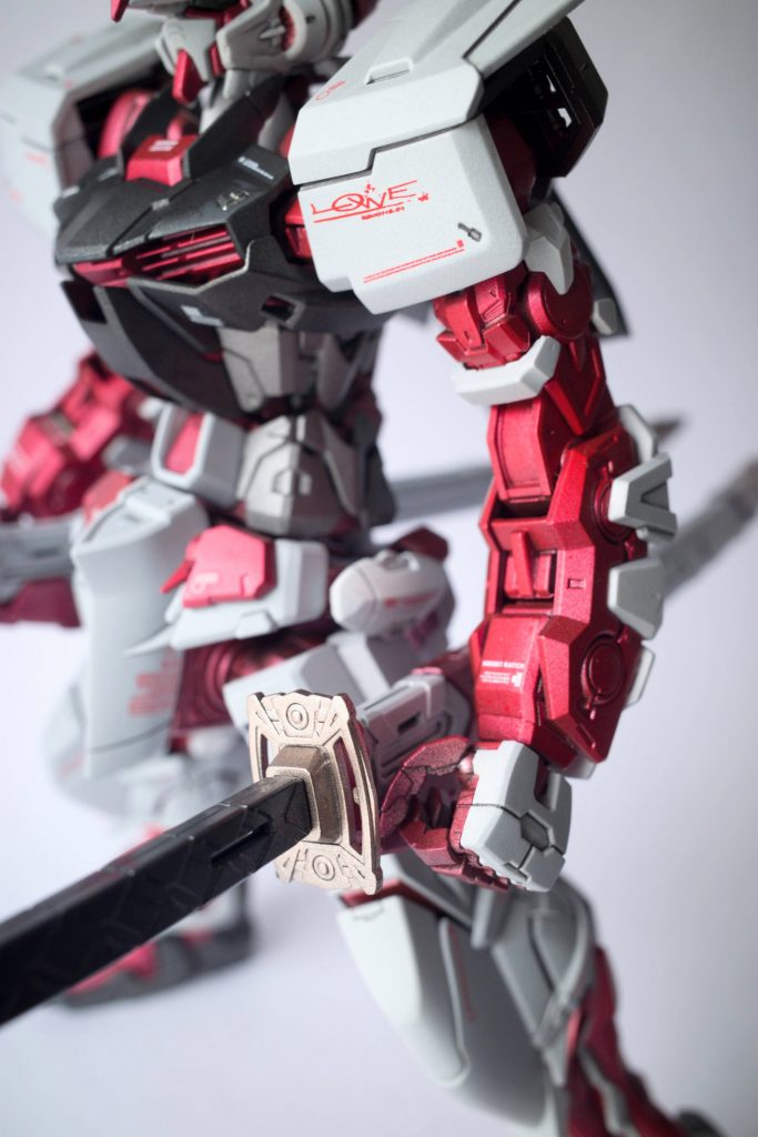 付属デカールもせっかくだから使いたい、ということでLoweマークを左肩へ。色がぴったり。