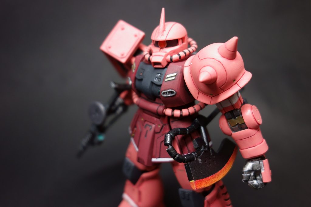 元はセブンイレブンザクです。筆塗りの上につや消しクリア吹きました。左肩のスジ彫りが難しかったです。