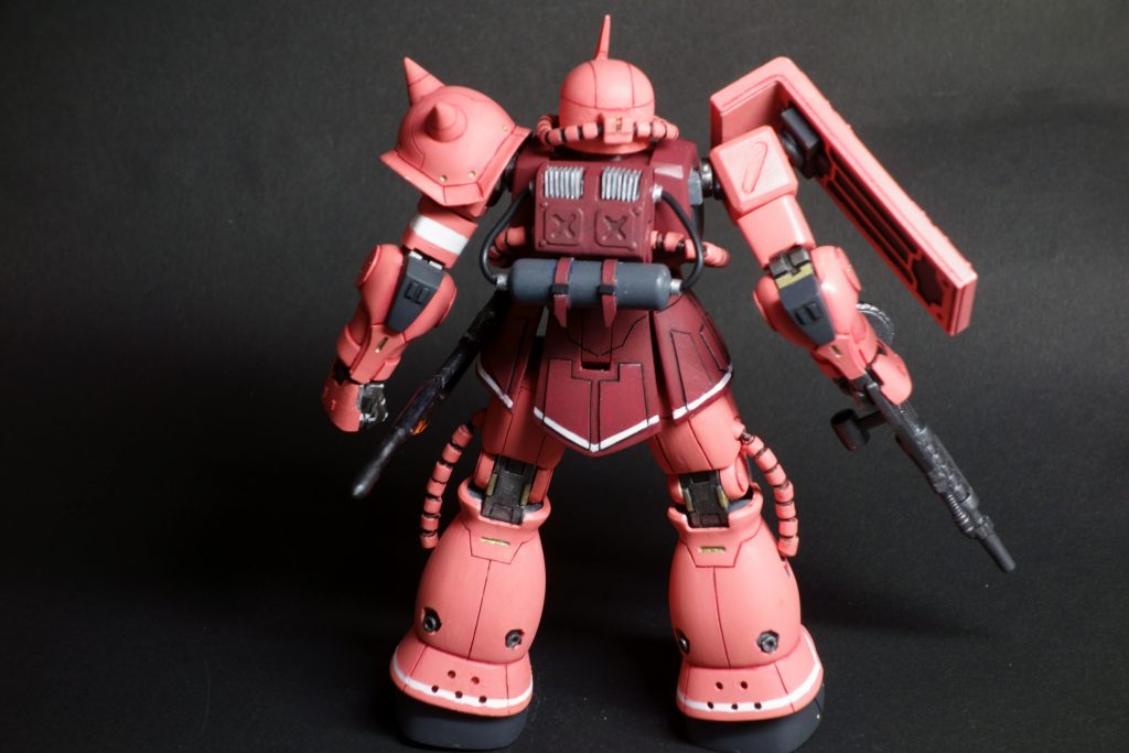 背中のタンクは鉛筆を切って色を塗りました。