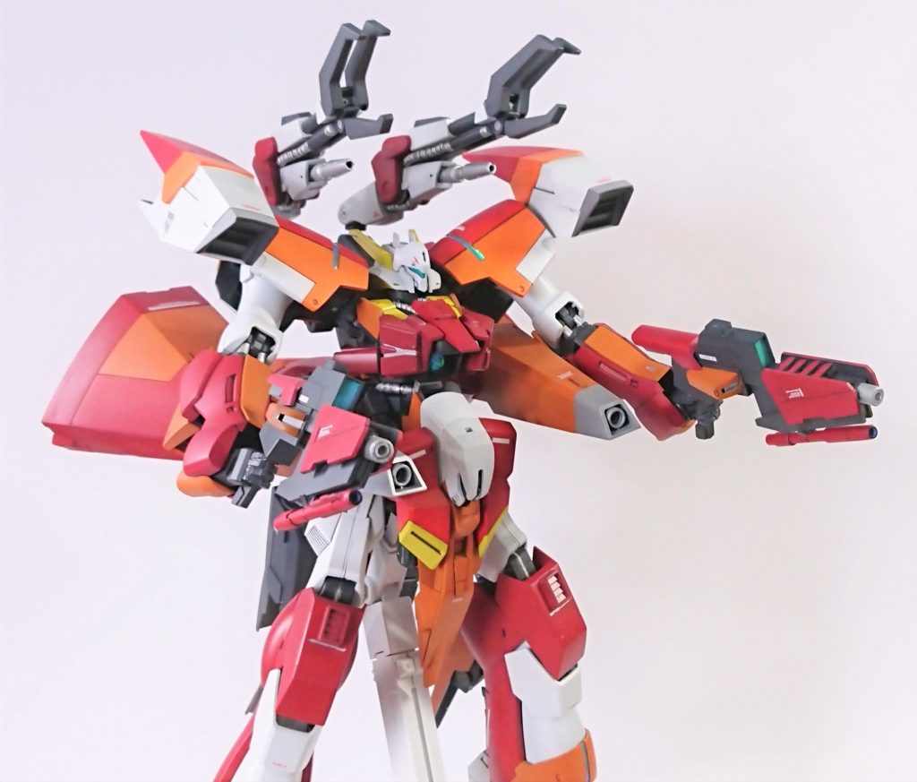 メッサーラのメガ粒子砲も前に向けてフルブラスト!背負いものが重くて自立は難しいです。足首関節を水性ニスで渋くして、マシになるかなあ。