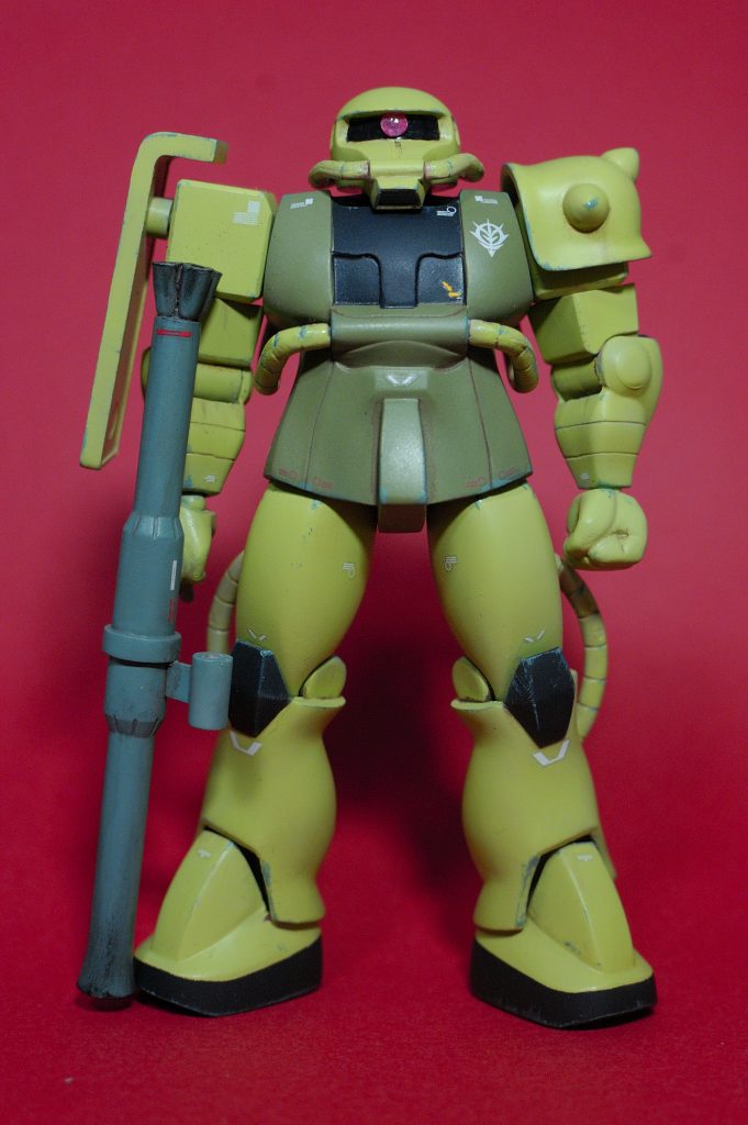 塗装は薄い緑はクレオス・ルマングリーンをベースに白とクリアオレンジで調整。濃い方＋黒。イメージはガンダムセンチネルのムックの264Pのビグザムとザクの色！