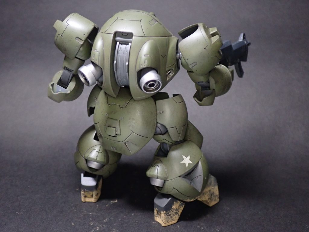 背面。スラスターはメタリックにしました。