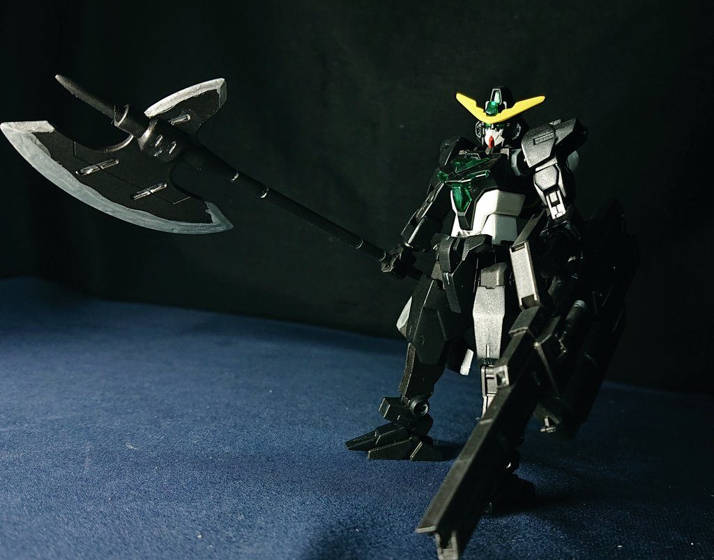 フル武装状態
GN粒子により大型兵装も程々の取り回しで使いこなせる、また大型兵装を使いこなすために腕部関節の強化、手は通常のコアガンダムよりも大きいものとなっている(メタく言えばアルス系統のお手手)
各武装ごとの説明は後記