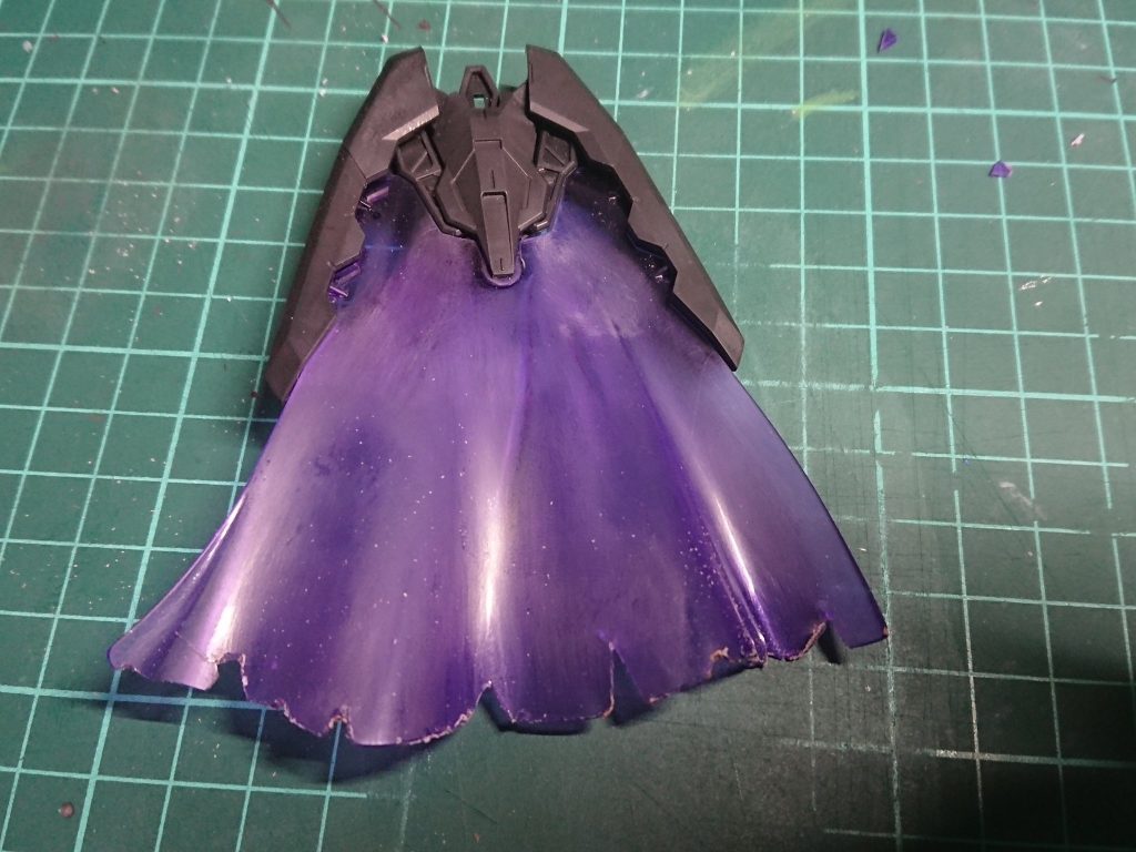 プラコンに出すのに間に合わなくて完成しなかったマント。ちなみにこのキットで成形不良のパーツを初めてみた。