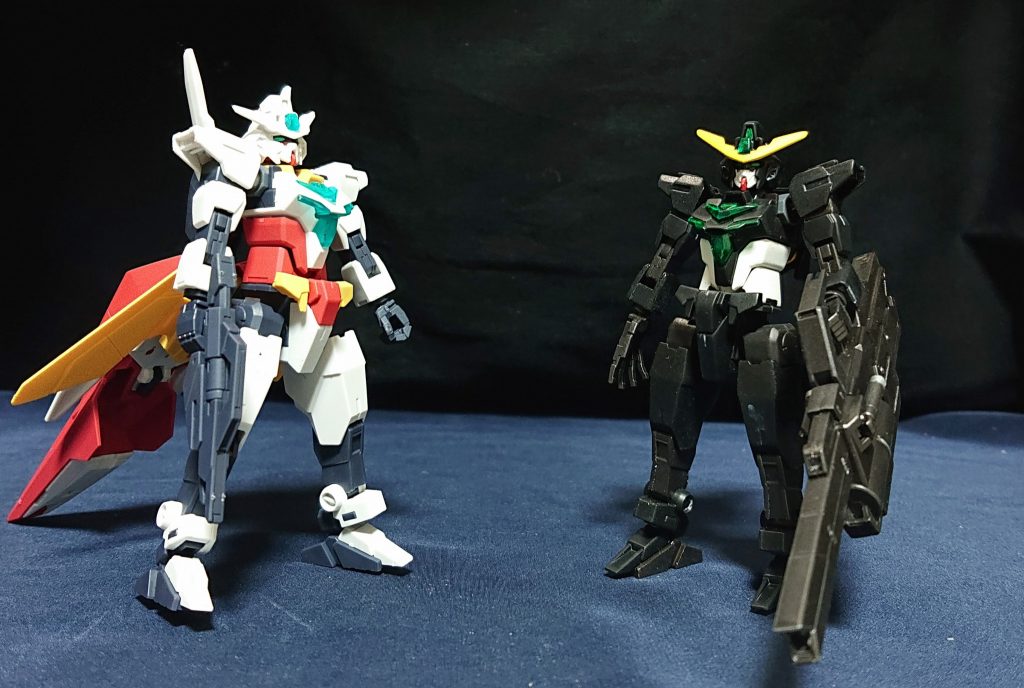 以上になります
最後に本家コアガンダムⅡと比較
胸部クリアパーツのお陰で黒1色でも悪役、闇落ち感は少ないですね、コアガンダムⅡマークⅡって感じ
こうしてみると印象はだいぶ変わりましたね！
ということで次回はこの子のアーマー制作になると思います！
では待て次回…！
(ちょっとプラモ関係とは別に大きい買い物したのでアーマー作り終わるか、終わる前からちょっとプラモ関係お休みするかもしれません)