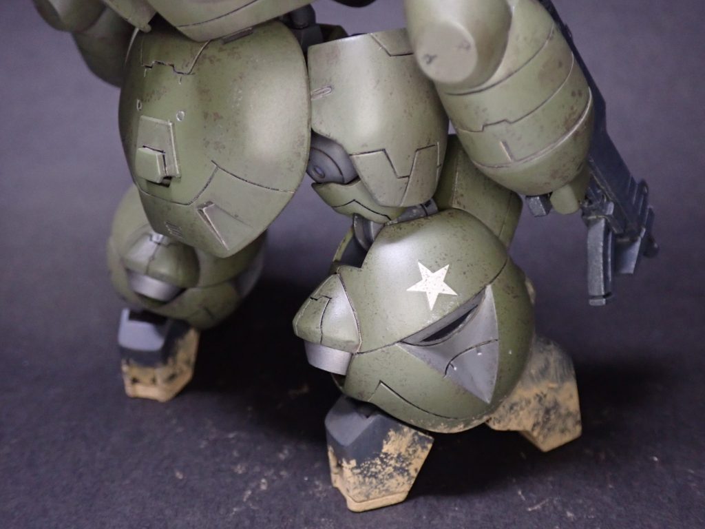 脚部アップ　泥汚れ　　クレオスウェザリングペーストのマッドイエロー