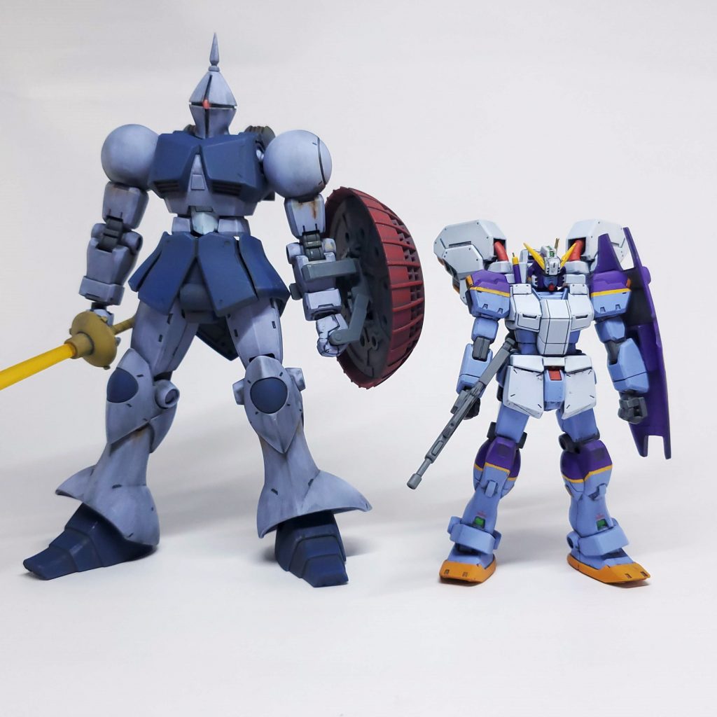 分かりやすく比較画像を。左側が過去作の「HG ギャン」です。こうやってみるとMGに間違えるぐらいの印象ですね。