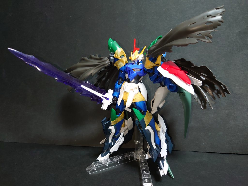 塗装前の状態です。主な使用パーツ【頭部】ロードアストレイダブルリベイク、バエル、バルバトスルプスレクス、ハイドラガンダム【胴体】ガンダムレギルス、フェニーチェリナーシタ【腕】ガンダムレギルス、煌ギラーガ、フェニーチェリナーシタ、ロードアストレイダブルリベイク【足】煌ギラーガ、ロードアストレイダブルリベイク、フェニーチェリナーシタ【背中】ガンダムレギルス、煌ギラーガ、ダナジン【武器】MSGナイトマスターソード、ガンダムレギルス【マント】RGクロスボーンガンダムX1【その他】30mmオプションセット1、バインダーガン付属のBJ配色【全体】タミヤ ガンメタル【アーマー、関節等黒部分】クレオス メタルブラック【シールド等、グレー部分】タミヤ ライトガンメタル【アンテナ等、金部分】クレオス GXレッドゴールド【アンテナ等、赤部分】クレオス GXメタルレッド【頭部ツインアイ】ガンダムマーカー ロイヤルメタレッド【翼裏等、紫部分】クレオス GXメタルバイオレット【エクスカリバー刀身、クロー部分】クレオス シャインシルバー仕上げにエクスカリバーの柄とマント以外に光沢クリアのトップコートを拭いて光沢仕上げにしています。