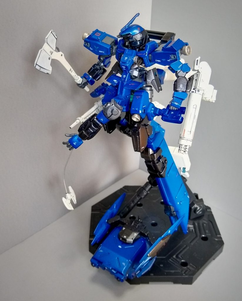 バックパック中央部は室内長さ:幅:高さ、3.6m:2.8m:2.5mくらいの広さがあるかなと、人員なら6名程度乗れる小型船艇です。遭難救助から人員・物資の奪取まで大幅に任務が広がります。争いに勝つ為に鍵となる人や物を手にすればいいんです。MSや戦艦を落とす以外の勝ち方をする機体です。腕3本とバックパックはネオジム磁石仕込んでます。