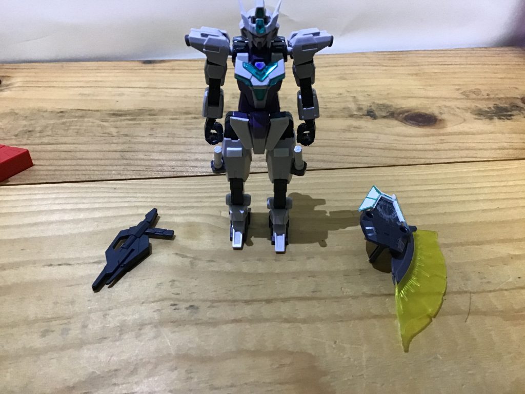 コアロンガンダムからの変更点アンテナのデザイン変更サーベルラックの場所デザイン変更　バックパックのスラスターデザイン変更　シールドのデザイン変更　アーマーの追加　肩にスラスターを追加