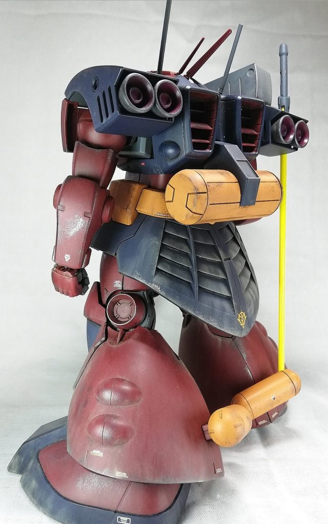 うしろ。ウェザリングは主に下半身を中心に砂ボコリを表現してみました。