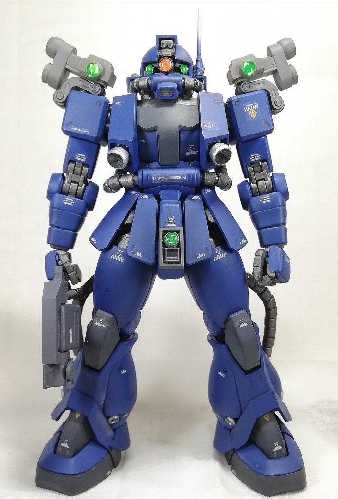 まえ。基本的に、プラ板、ポリパテ、流用パーツによる製作です。