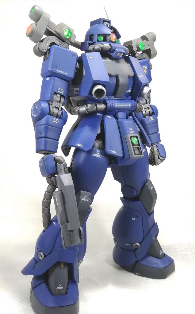 斜めまえから。カメラガンは流用パーツの張り合わせです。